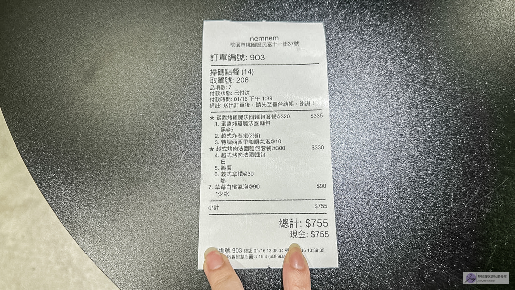 NEMNEM coffee-藏身民宅內！黑白極簡露營風格咖啡廳，必吃酥香越式法國麵包 @靜兒貪吃遊玩愛分享
