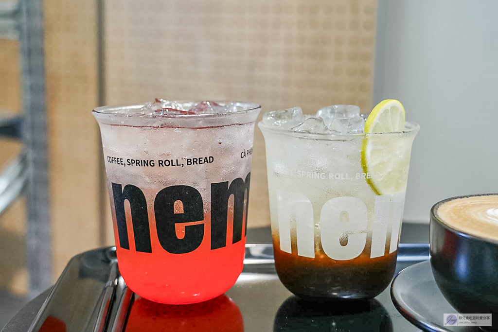 NEMNEM coffee-藏身民宅內!黑白極簡露營風格咖啡廳,必吃酥香越式法國麵包 @靜兒貪吃遊玩愛分享 NEMNEM coffee-藏身民宅內!黑白極簡露營風格咖啡廳,必吃酥香越式法國麵包 @靜兒貪吃遊玩愛分享