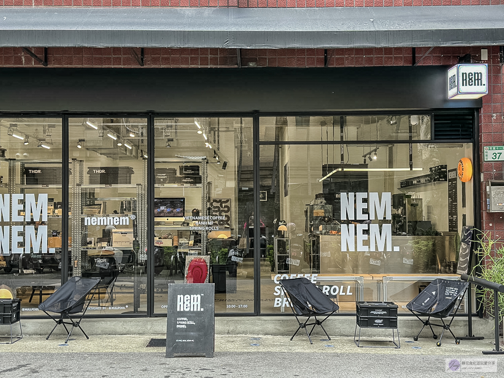NEMNEM coffee-藏身民宅內!黑白極簡露營風格咖啡廳,必吃酥香越式法國麵包 @靜兒貪吃遊玩愛分享 NEMNEM coffee-藏身民宅內!黑白極簡露營風格咖啡廳,必吃酥香越式法國麵包 @靜兒貪吃遊玩愛分享