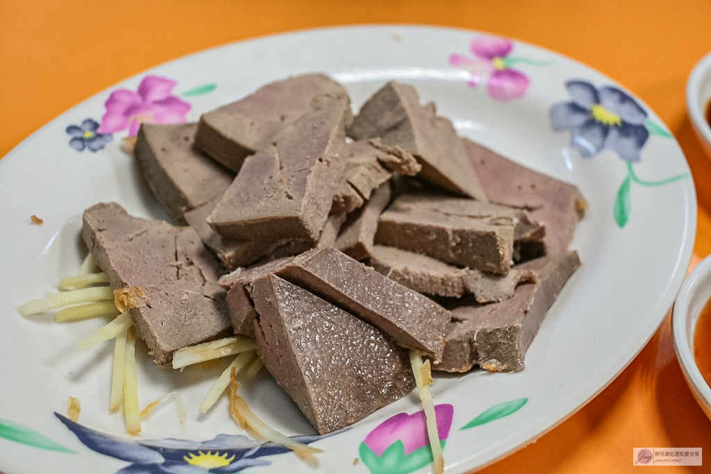 賣麵炎仔-在地超過80年老味道！紅燒肉晚來吃不到，必點清甜大骨湯麵，米其林必比登推薦 @靜兒貪吃遊玩愛分享