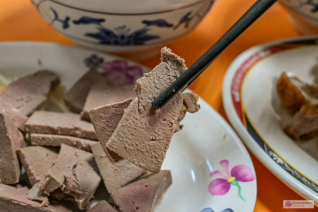 賣麵炎仔-在地超過80年老味道！紅燒肉晚來吃不到，必點清甜大骨湯麵，米其林必比登推薦 @靜兒貪吃遊玩愛分享