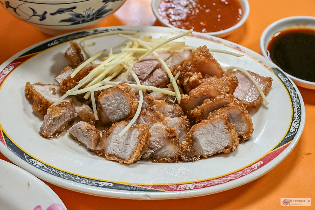 賣麵炎仔-在地超過80年老味道！紅燒肉晚來吃不到，必點清甜大骨湯麵，米其林必比登推薦 @靜兒貪吃遊玩愛分享