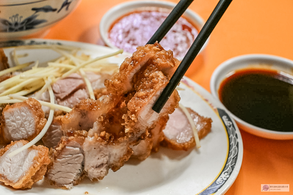 賣麵炎仔-在地超過80年老味道！紅燒肉晚來吃不到，必點清甜大骨湯麵，米其林必比登推薦 @靜兒貪吃遊玩愛分享