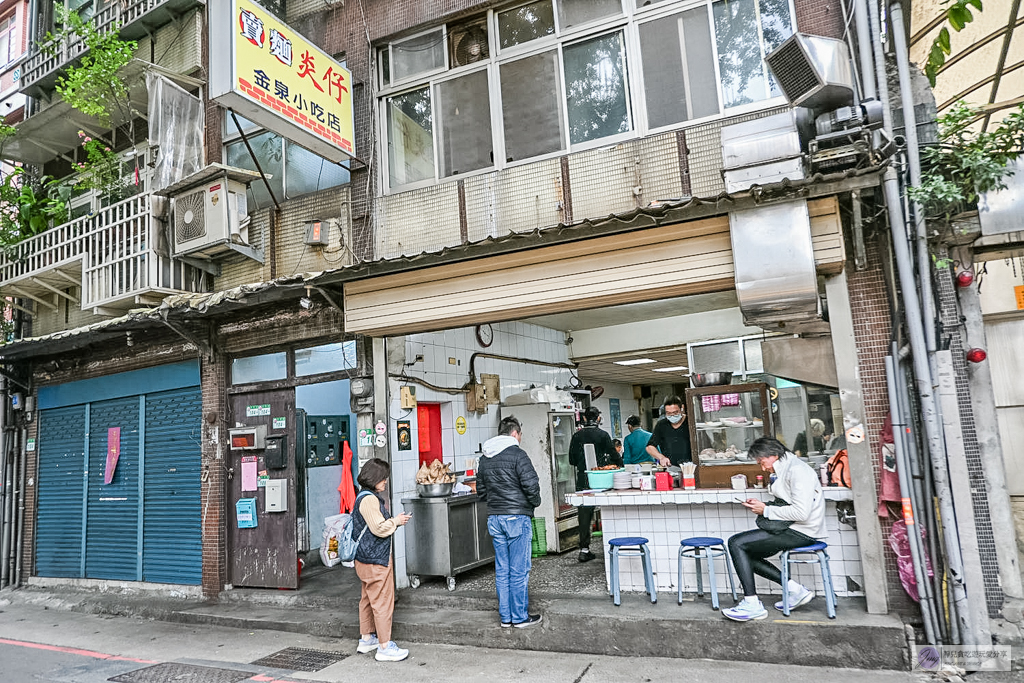 賣麵炎仔-在地超過80年老味道！紅燒肉晚來吃不到，必點清甜大骨湯麵，米其林必比登推薦 @靜兒貪吃遊玩愛分享