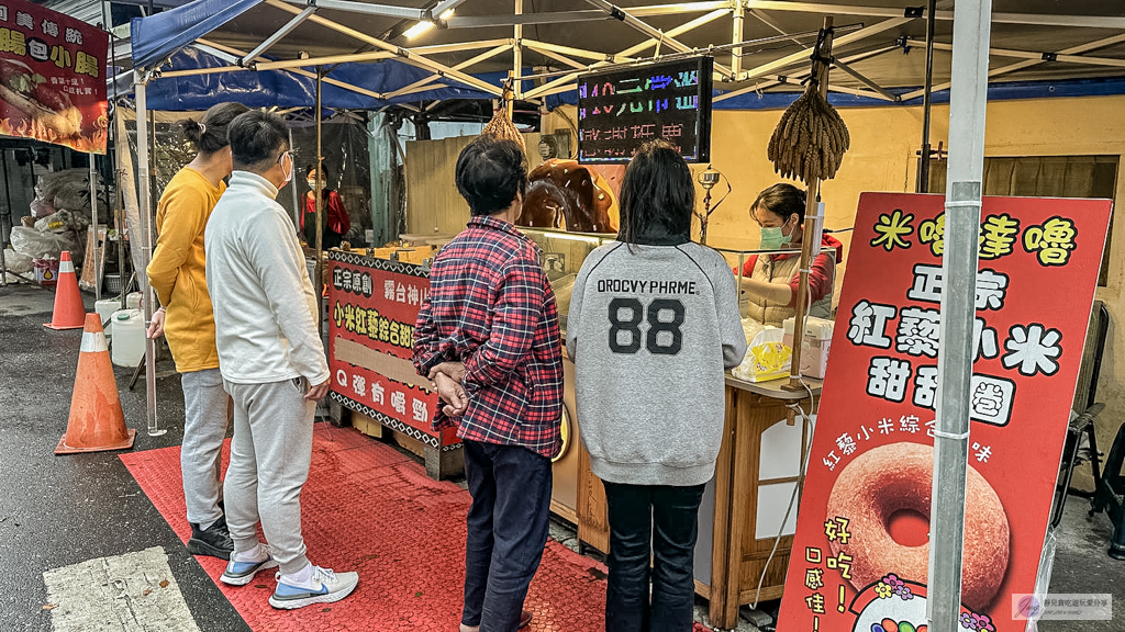 米嚕達嚕甜甜圈-一週只營業四天!外酥內Q如麻糬,一個40元,橋頭臭豆腐旁必吃銅板美食 @靜兒貪吃遊玩愛分享 米嚕達嚕甜甜圈-一週只營業四天!外酥內Q如麻糬,一個40元,橋頭臭豆腐旁必吃銅板美食 @靜兒貪吃遊玩愛分享