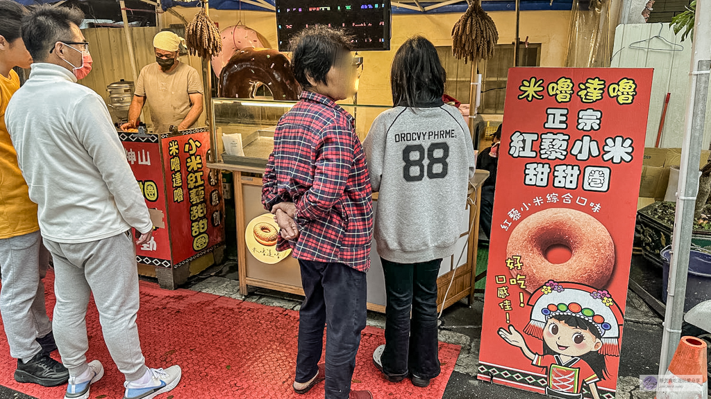米嚕達嚕甜甜圈-一週只營業四天!外酥內Q如麻糬,一個40元,橋頭臭豆腐旁必吃銅板美食 @靜兒貪吃遊玩愛分享 米嚕達嚕甜甜圈-一週只營業四天!外酥內Q如麻糬,一個40元,橋頭臭豆腐旁必吃銅板美食 @靜兒貪吃遊玩愛分享
