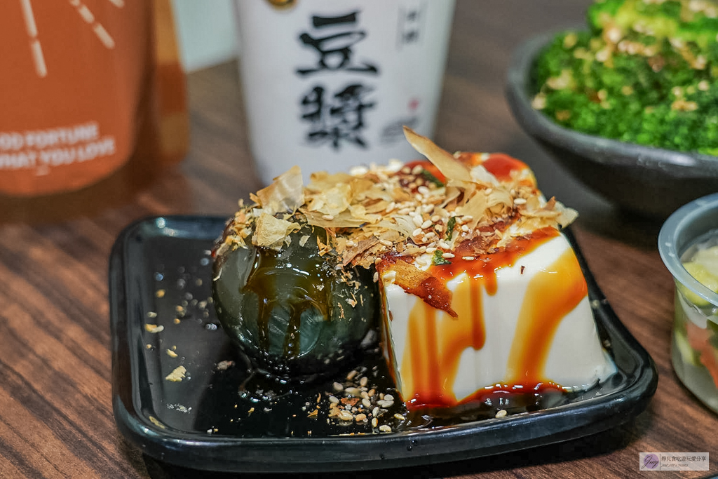 食功夫長庚店-巷弄內人氣平價麵食！手工捲餅、皮酥流汁鍋貼必點，高CP值銅板美食/鄰近林口長庚醫院 @靜兒貪吃遊玩愛分享
