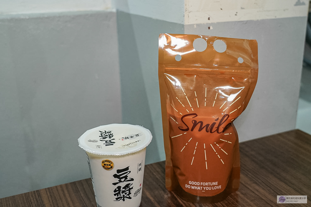 食功夫長庚店-巷弄內人氣平價麵食！手工捲餅、皮酥流汁鍋貼必點，高CP值銅板美食/鄰近林口長庚醫院 @靜兒貪吃遊玩愛分享