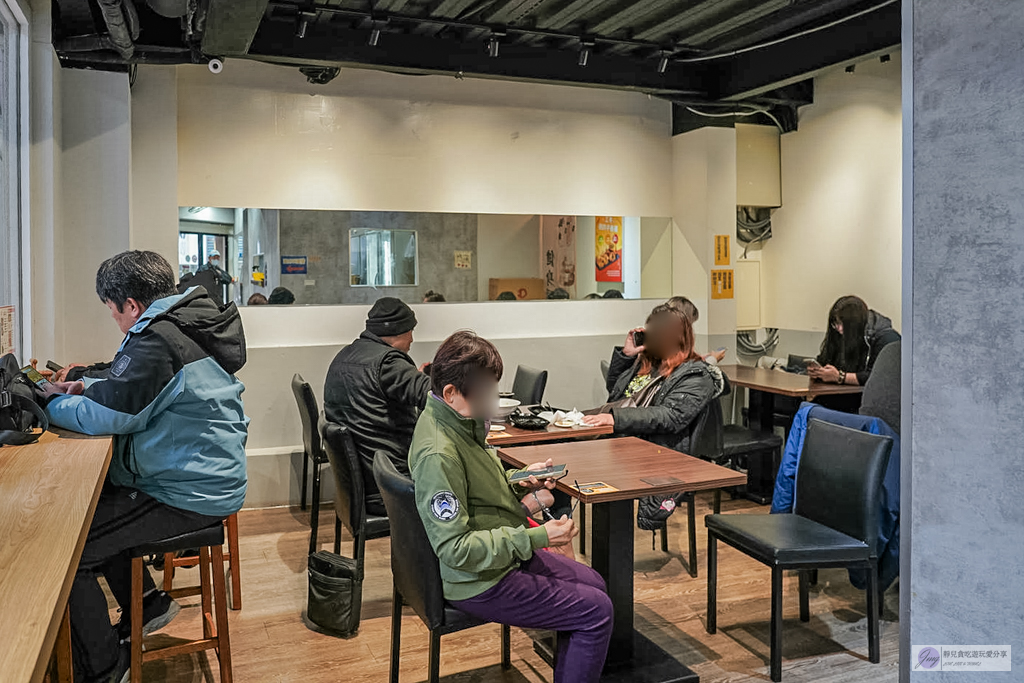 食功夫長庚店-巷弄內人氣平價麵食！手工捲餅、皮酥流汁鍋貼必點，高CP值銅板美食/鄰近林口長庚醫院 @靜兒貪吃遊玩愛分享