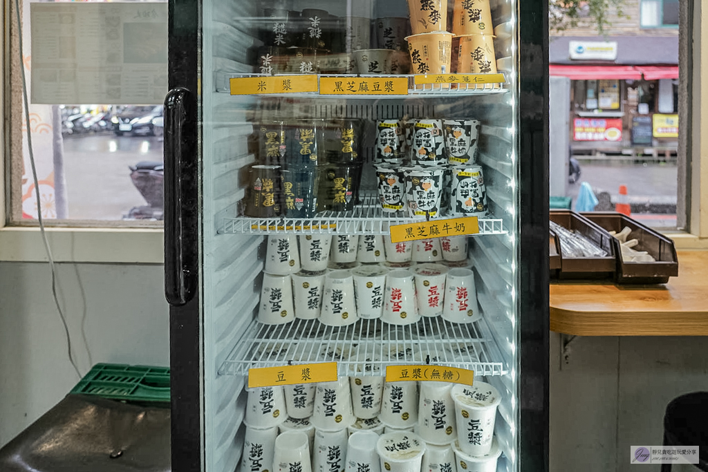 食功夫長庚店-巷弄內人氣平價麵食！手工捲餅、皮酥流汁鍋貼必點，高CP值銅板美食/鄰近林口長庚醫院 @靜兒貪吃遊玩愛分享