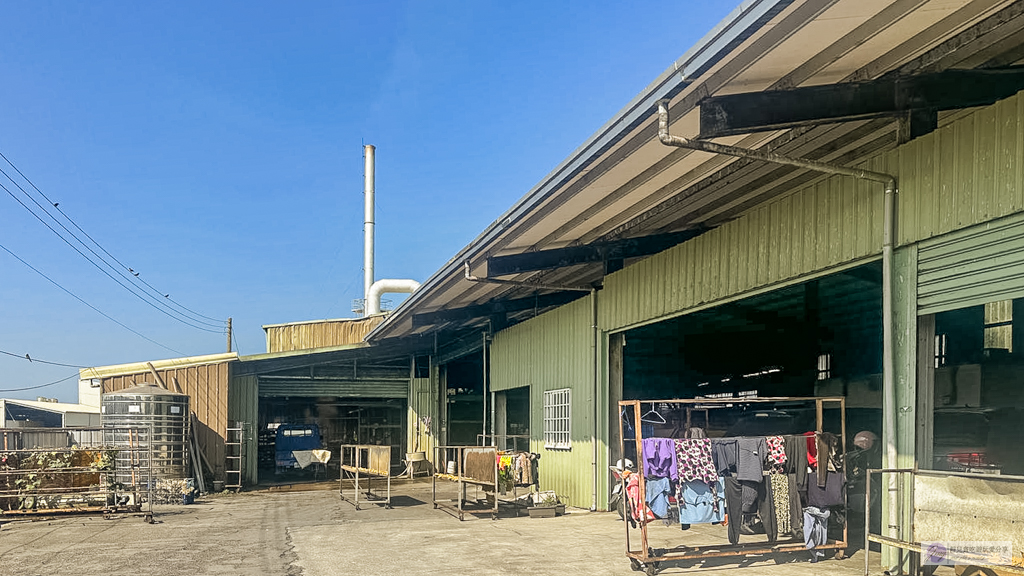 義和製豆皮工廠-藏在鄉間70年老字號！傳統手工豆皮工廠，炸豆皮捲豆香濃郁 @靜兒貪吃遊玩愛分享