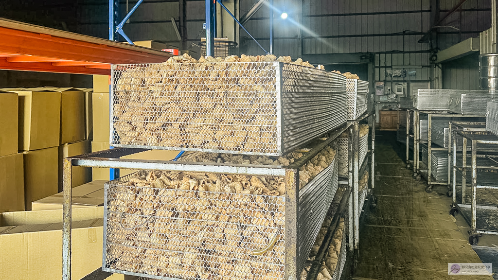 義和製豆皮工廠-藏在鄉間70年老字號！傳統手工豆皮工廠，炸豆皮捲豆香濃郁 @靜兒貪吃遊玩愛分享