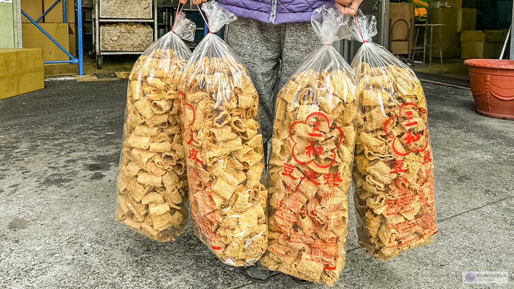 義和製豆皮工廠-藏在鄉間70年老字號！傳統手工豆皮工廠，炸豆皮捲豆香濃郁 @靜兒貪吃遊玩愛分享