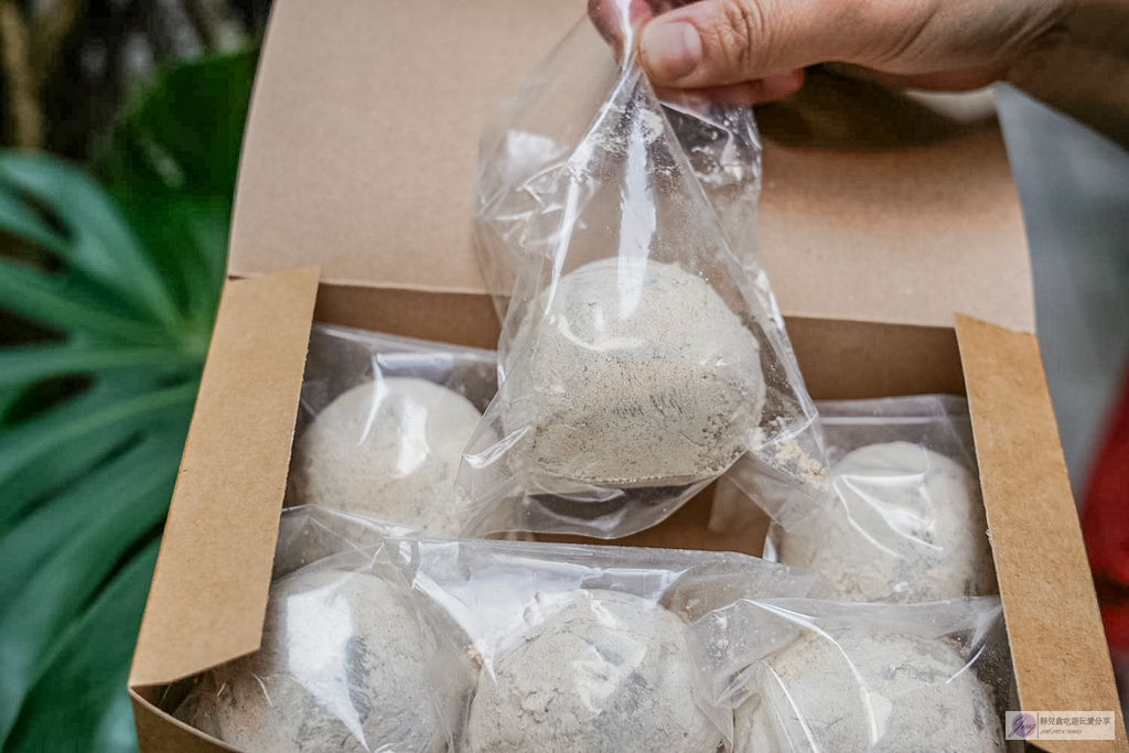 如糬佳珍手工麻糬-藏身民宅低調到不行！沒預訂吃不到的爆汁草莓大福，軟Q彈牙超驚豔 @靜兒貪吃遊玩愛分享