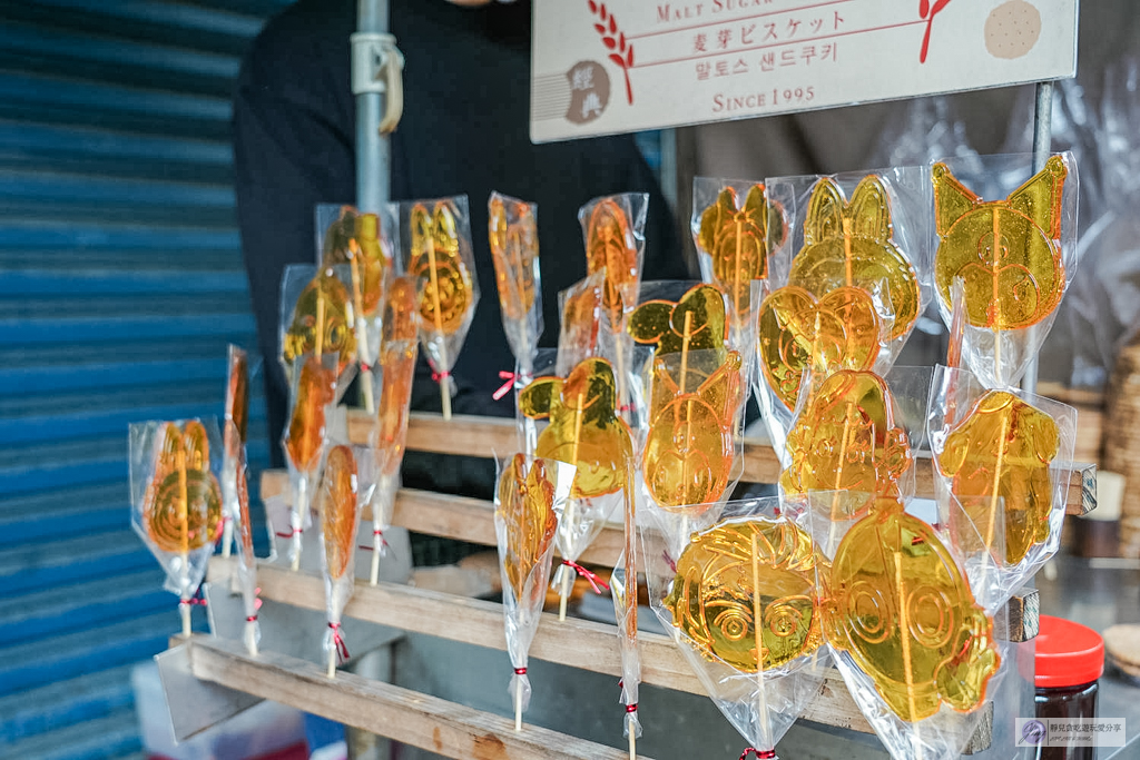 迪化街純正麥芽餅-一賣就是30年！不黏牙的純手工麥芽糖，迪化街必排隊的銅板小吃 @靜兒貪吃遊玩愛分享