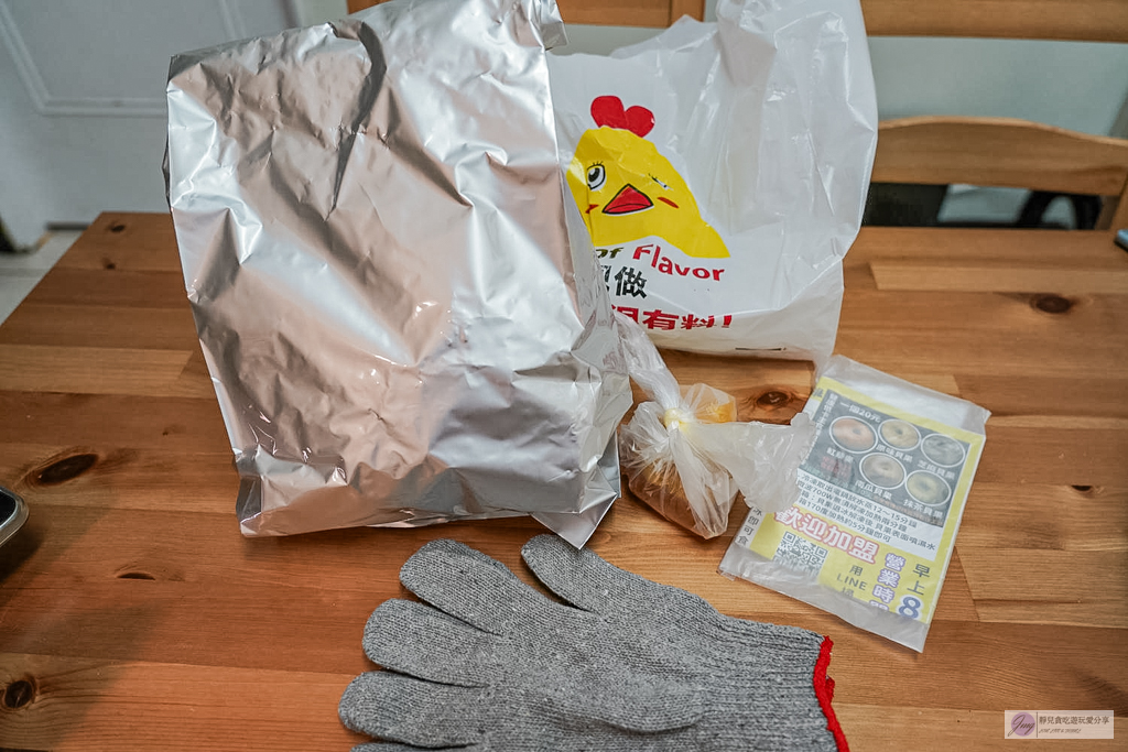 總店花東鹿野土雞桶仔雞-藏身巷弄！3斤大烤雞只要650元，還送一整碗純滴雞湯，皮香肉嫩超多汁 @靜兒貪吃遊玩愛分享