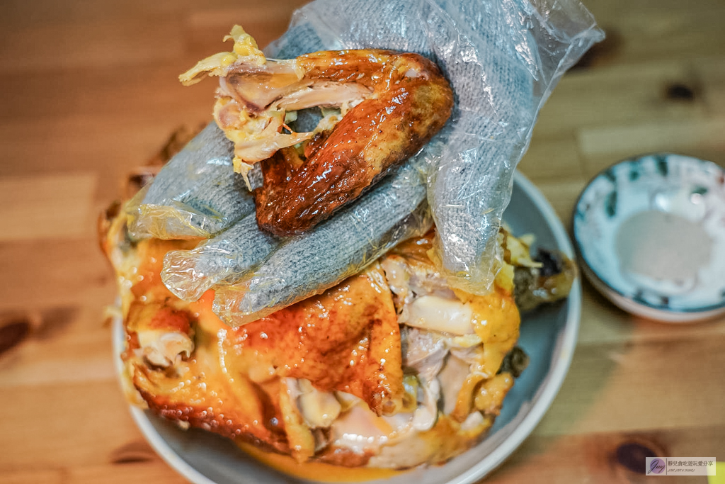 總店花東鹿野土雞桶仔雞-藏身巷弄！3斤大烤雞只要650元，還送一整碗純滴雞湯，皮香肉嫩超多汁 @靜兒貪吃遊玩愛分享