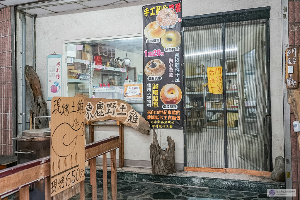 總店花東鹿野土雞桶仔雞-藏身巷弄！3斤大烤雞只要650元，還送一整碗純滴雞湯，皮香肉嫩超多汁 @靜兒貪吃遊玩愛分享