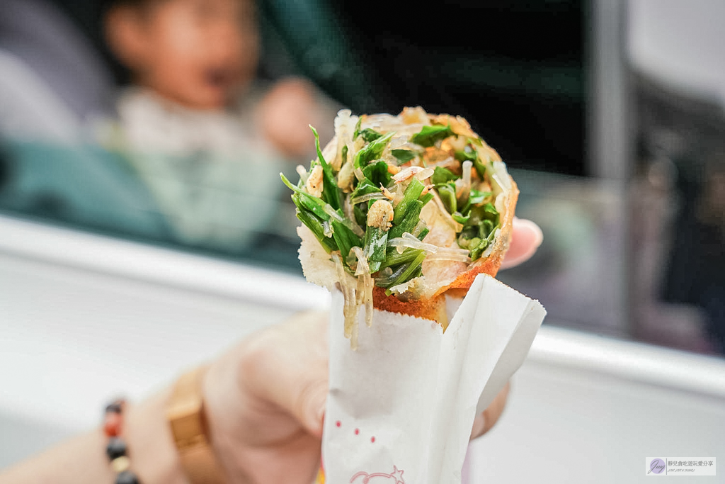 冬山春捲蝦餅-比臉大的酥脆蝦餅！酥脆春捲只要25元，在地人最愛排隊下午茶 @靜兒貪吃遊玩愛分享