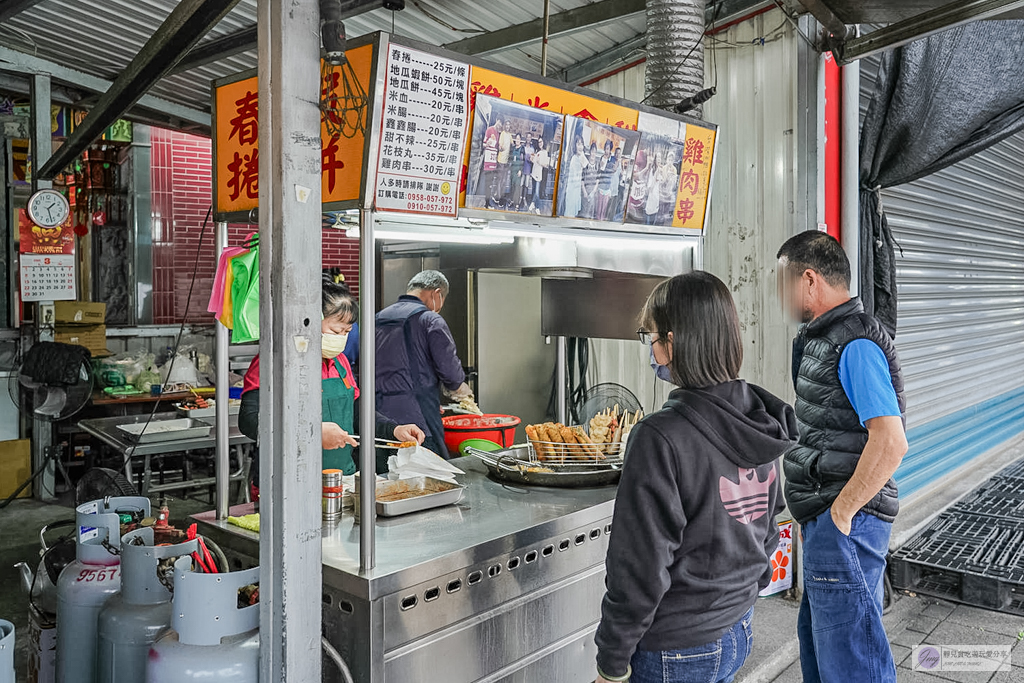 冬山春捲蝦餅-比臉大的酥脆蝦餅！酥脆春捲只要25元，在地人最愛排隊下午茶 @靜兒貪吃遊玩愛分享