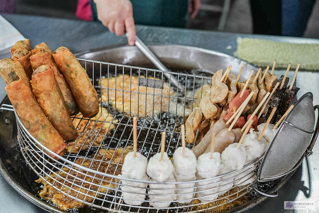 冬山春捲蝦餅-比臉大的酥脆蝦餅！酥脆春捲只要25元，在地人最愛排隊下午茶 @靜兒貪吃遊玩愛分享