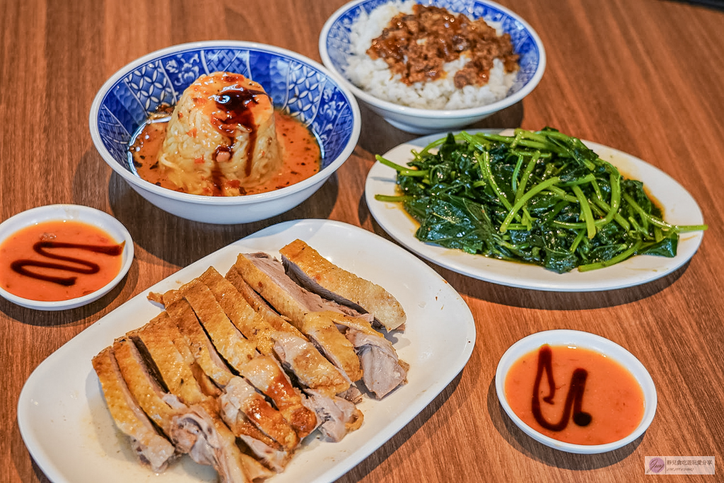 冬山鴨肉送-在地經營58年燻鴨老店！必點視覺系布丁麵，連在地人都排隊的老味道 @靜兒貪吃遊玩愛分享
