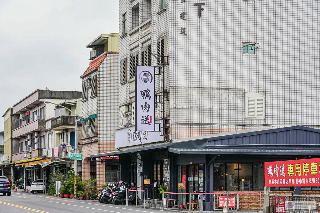 冬山鴨肉送-在地經營58年燻鴨老店！必點視覺系布丁麵，連在地人都排隊的老味道 @靜兒貪吃遊玩愛分享