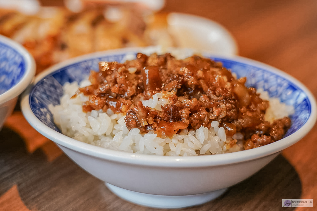 冬山鴨肉送-在地經營58年燻鴨老店！必點視覺系布丁麵，連在地人都排隊的老味道 @靜兒貪吃遊玩愛分享