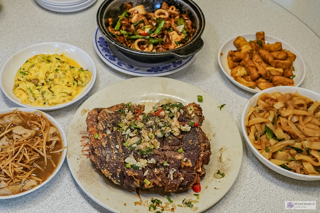 穎川美食館-超過70年老宅三合院！六道菜一個人不到400元，椒鹽脆皮豬腳必點 @靜兒貪吃遊玩愛分享