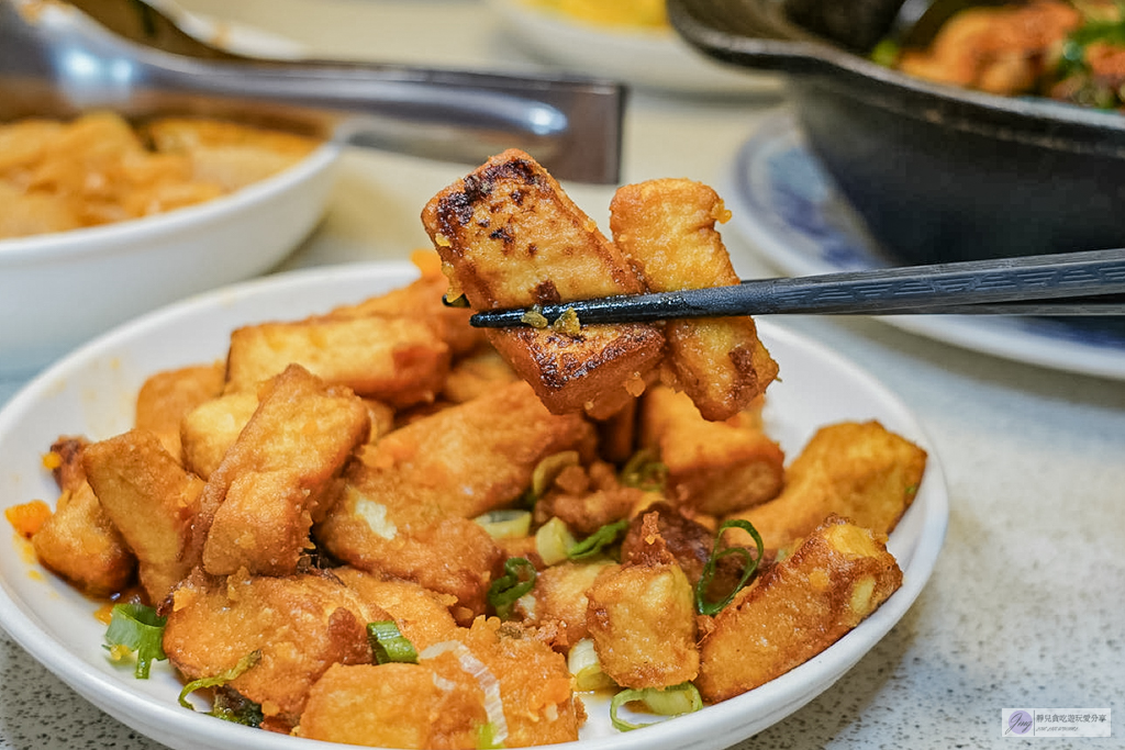 穎川美食館-超過70年老宅三合院！六道菜一個人不到400元，椒鹽脆皮豬腳必點 @靜兒貪吃遊玩愛分享
