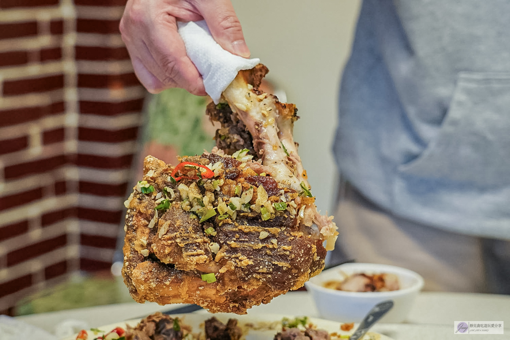 穎川美食館-超過70年老宅三合院！六道菜一個人不到400元，椒鹽脆皮豬腳必點 @靜兒貪吃遊玩愛分享