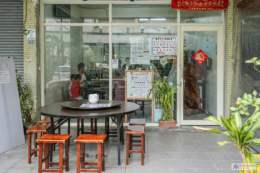 陶香甕缸雞-隱身民宅巷弄私房烤雞！沒預約吃不到，外皮酥脆肉爆汁，牛蒡天婦羅超涮嘴 @靜兒貪吃遊玩愛分享