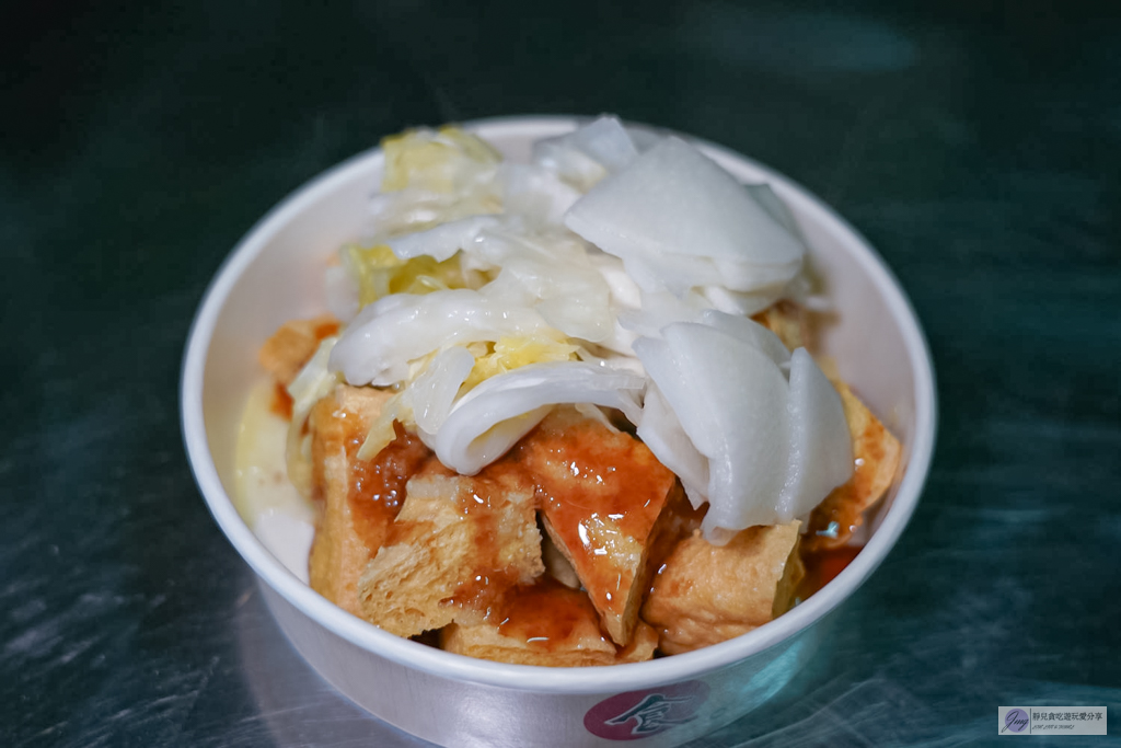 阿男臭豆腐-竟然藏在廟裡!主打新鮮現炸的臭豆腐,外酥內嫩、大份量吃超飽 @靜兒貪吃遊玩愛分享 阿男臭豆腐-竟然藏在廟裡!主打新鮮現炸的臭豆腐,外酥內嫩、大份量吃超飽 @靜兒貪吃遊玩愛分享