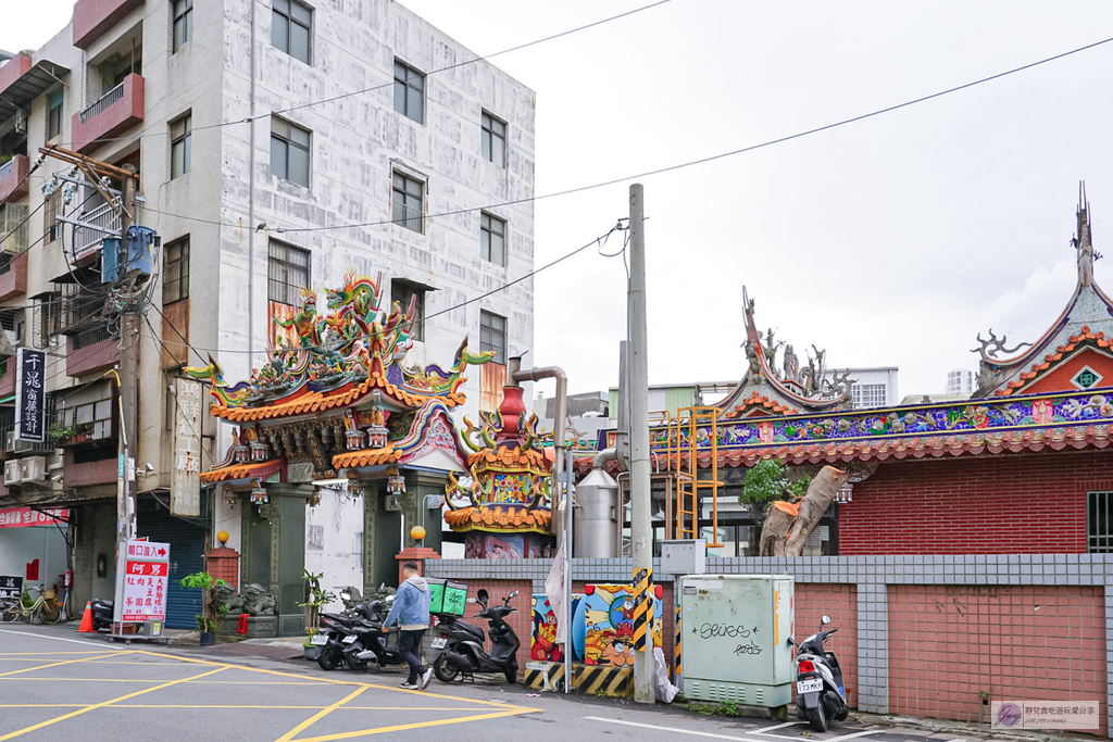 阿男臭豆腐-竟然藏在廟裡!主打新鮮現炸的臭豆腐,外酥內嫩、大份量吃超飽 @靜兒貪吃遊玩愛分享 阿男臭豆腐-竟然藏在廟裡!主打新鮮現炸的臭豆腐,外酥內嫩、大份量吃超飽 @靜兒貪吃遊玩愛分享