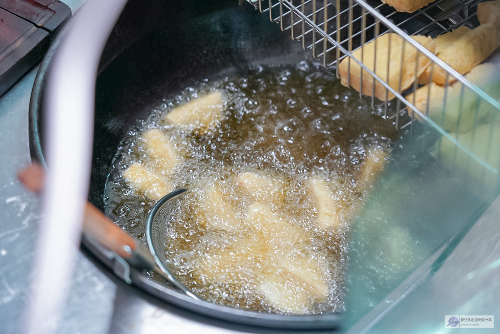 阿男臭豆腐-竟然藏在廟裡!主打新鮮現炸的臭豆腐,外酥內嫩、大份量吃超飽 @靜兒貪吃遊玩愛分享 阿男臭豆腐-竟然藏在廟裡!主打新鮮現炸的臭豆腐,外酥內嫩、大份量吃超飽 @靜兒貪吃遊玩愛分享
