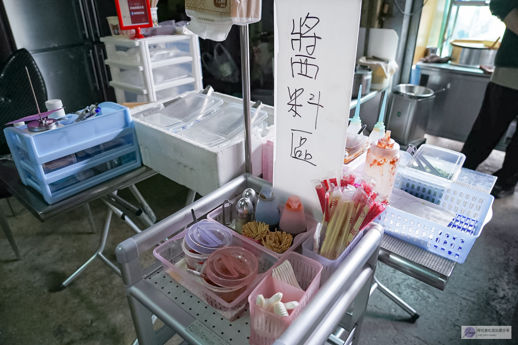 阿男臭豆腐-竟然藏在廟裡！主打新鮮現炸的臭豆腐，外酥內嫩、大份量吃超飽 @靜兒貪吃遊玩愛分享