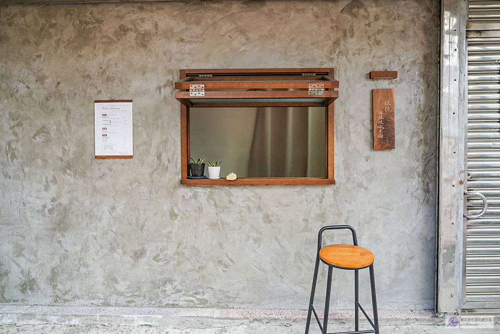 後院&middot;麻辣慢燉牛麵-藏身校園後的私房牛肉麵！大塊軟嫩牛腱&times;厚實湯頭超入味 @靜兒貪吃遊玩愛分享
