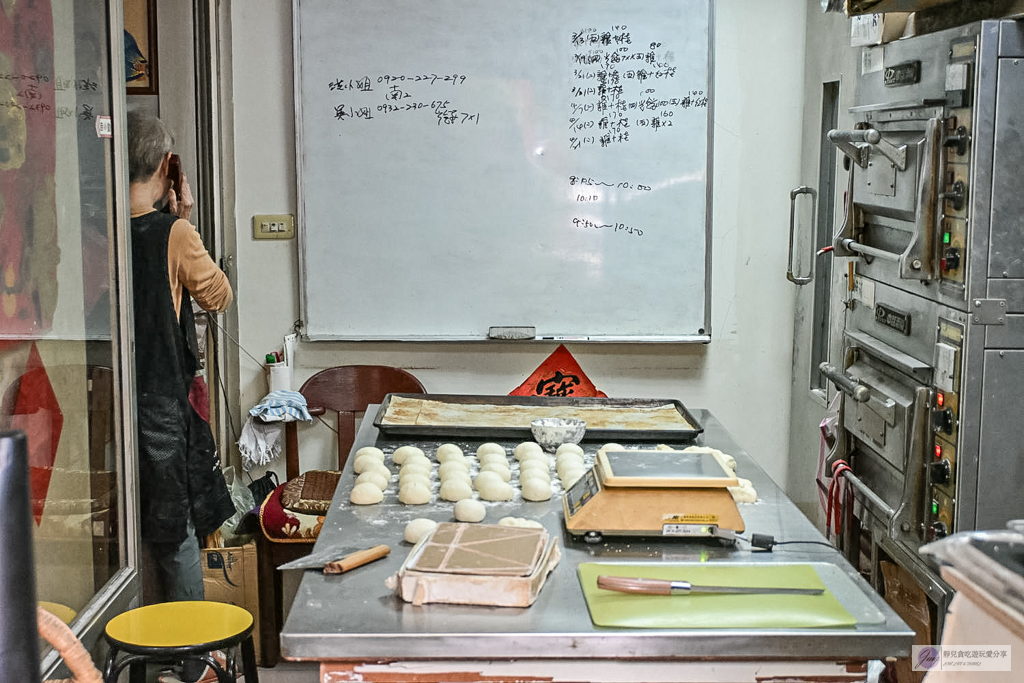 福州光餅孫記餅坊-藏身民宅裡！一週只營業三天，手工老麵製作歐式雜糧麵包/中正紀念堂站 @靜兒貪吃遊玩愛分享
