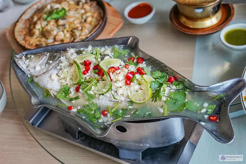 曼谷美食-Savoey 上味泰餐館-Terminal 21必吃排隊泰菜！經典黃金咖哩蟹與大頭蝦冬蔭功 @靜兒貪吃遊玩愛分享