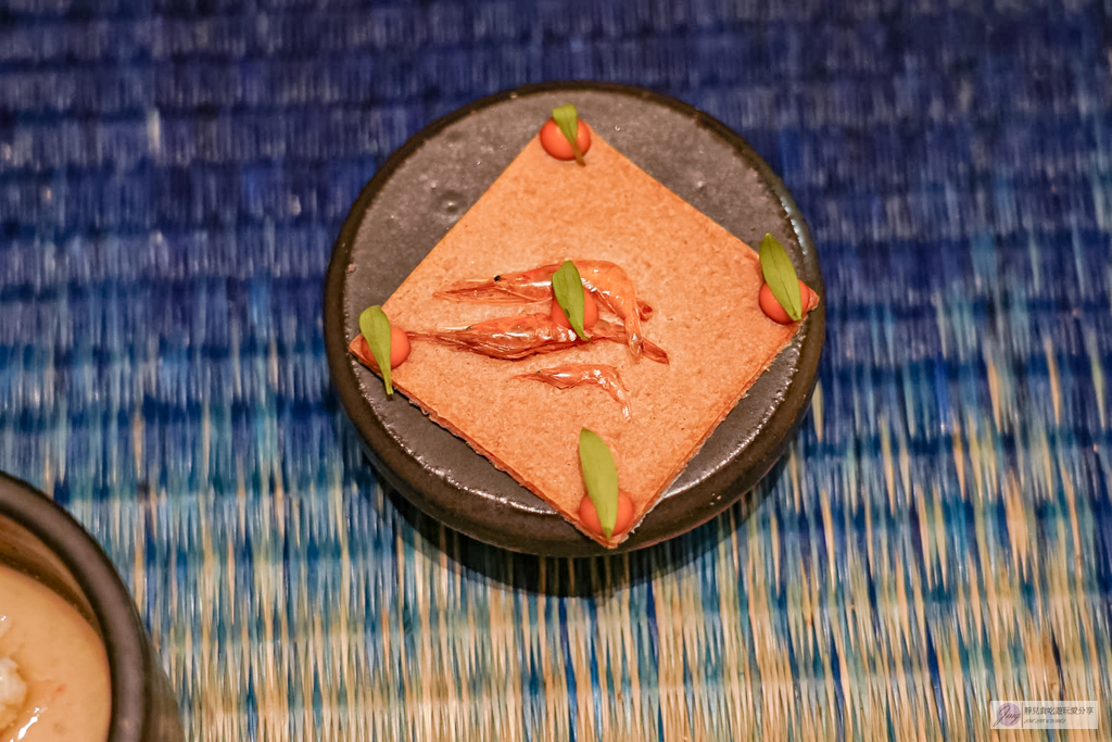 曼谷美食-THARN BANGKOK (ธาร)-泰式精緻料理 Fine Dining，兼具儀式感與飽足感的當代泰菜天花板 @靜兒貪吃遊玩愛分享