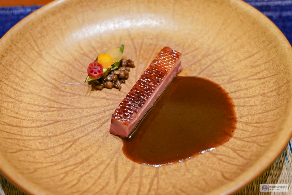 曼谷美食-THARN BANGKOK (ธาร)-泰式精緻料理 Fine Dining，兼具儀式感與飽足感的當代泰菜天花板 @靜兒貪吃遊玩愛分享