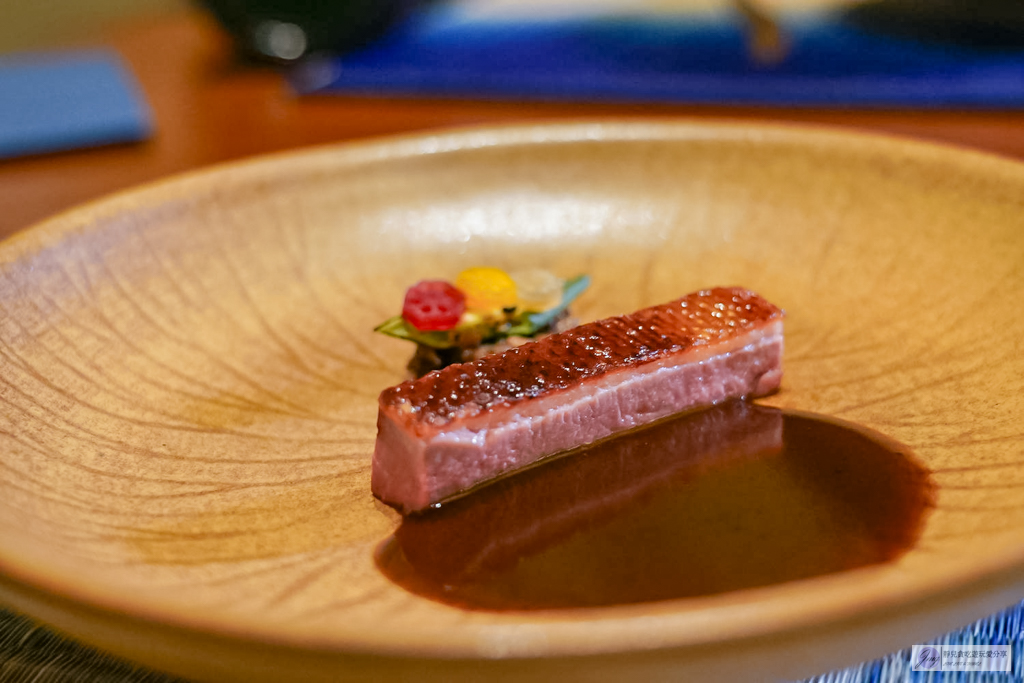 曼谷美食-THARN BANGKOK (ธาร)-泰式精緻料理 Fine Dining，兼具儀式感與飽足感的當代泰菜天花板 @靜兒貪吃遊玩愛分享
