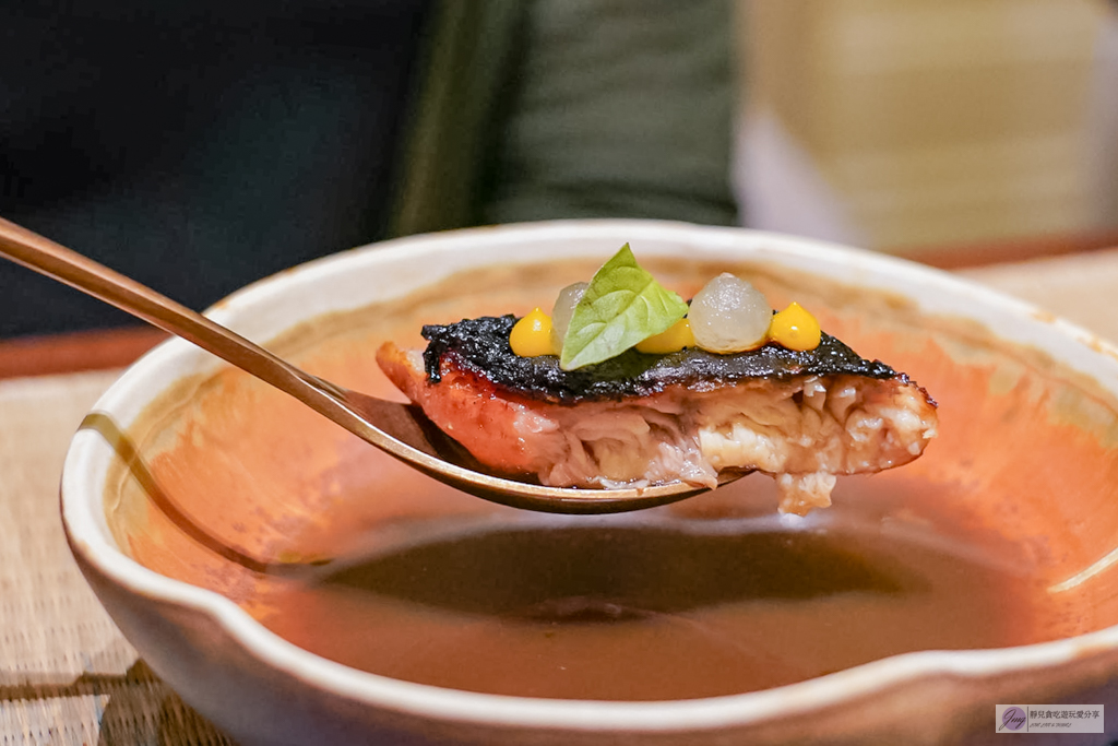 曼谷美食-THARN BANGKOK (ธาร)-泰式精緻料理 Fine Dining，兼具儀式感與飽足感的當代泰菜天花板 @靜兒貪吃遊玩愛分享