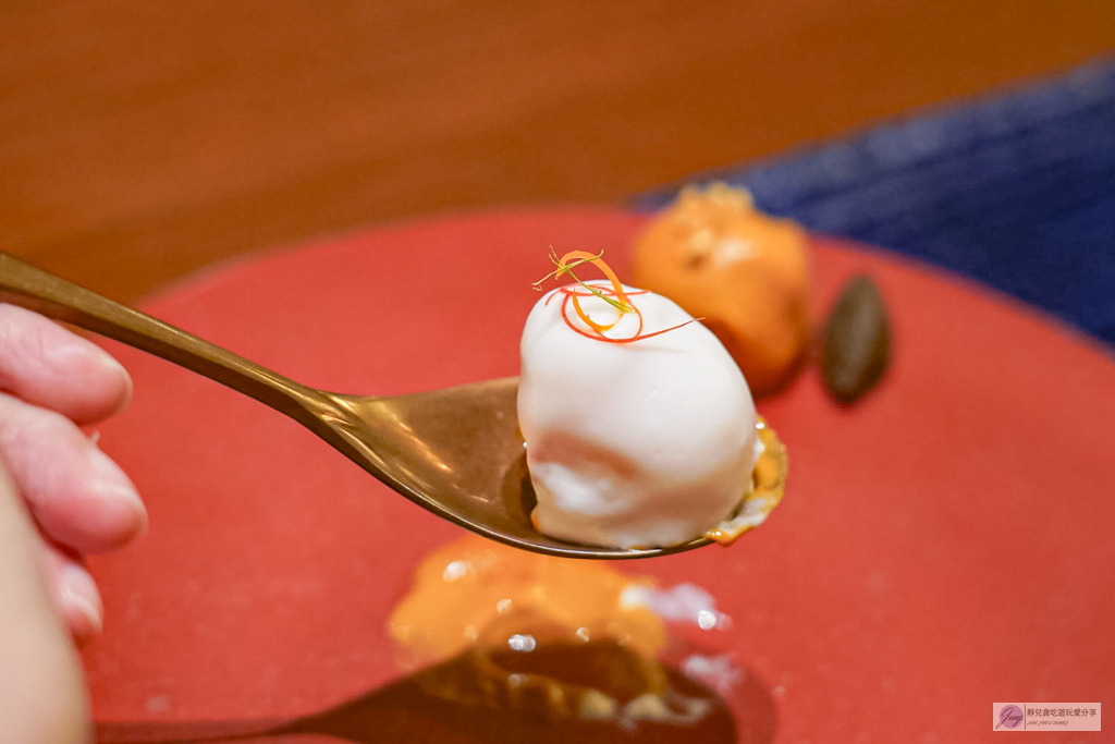 曼谷美食-THARN BANGKOK (ธาร)-泰式精緻料理 Fine Dining，兼具儀式感與飽足感的當代泰菜天花板 @靜兒貪吃遊玩愛分享