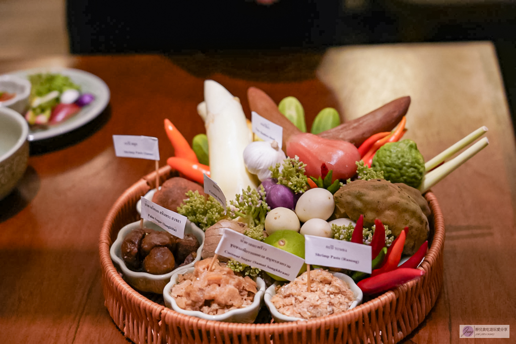 曼谷美食-THARN BANGKOK (ธาร)-泰式精緻料理 Fine Dining,兼具儀式感與飽足感的當代泰菜天花板 @靜兒貪吃遊玩愛分享 曼谷美食-THARN BANGKOK (ธาร)-泰式精緻料理 Fine Dining,兼具儀式感與飽足感的當代泰菜天花板 @靜兒貪吃遊玩愛分享