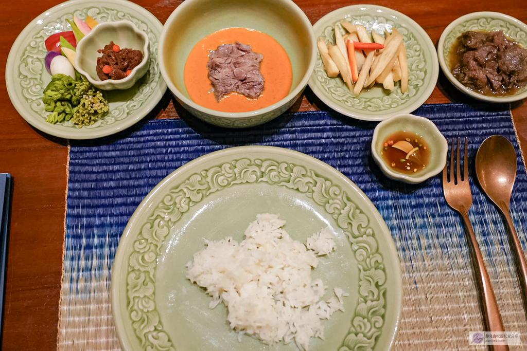 曼谷美食-THARN BANGKOK (ธาร)-泰式精緻料理 Fine Dining，兼具儀式感與飽足感的當代泰菜天花板 @靜兒貪吃遊玩愛分享