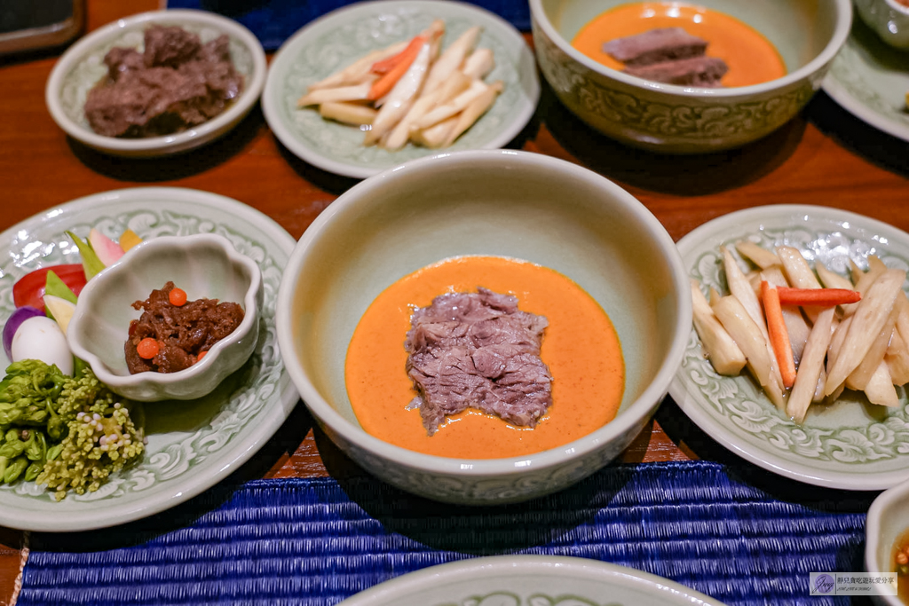 曼谷美食-THARN BANGKOK (ธาร)-泰式精緻料理 Fine Dining，兼具儀式感與飽足感的當代泰菜天花板 @靜兒貪吃遊玩愛分享