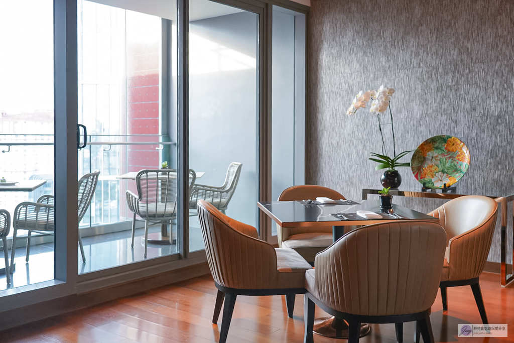 曼谷住宿-曼谷察殿大酒店 Chatrium Grand Bangkok – 輕奢雙床房超大空間！免費接駁車直達Siam商圈 @靜兒貪吃遊玩愛分享
