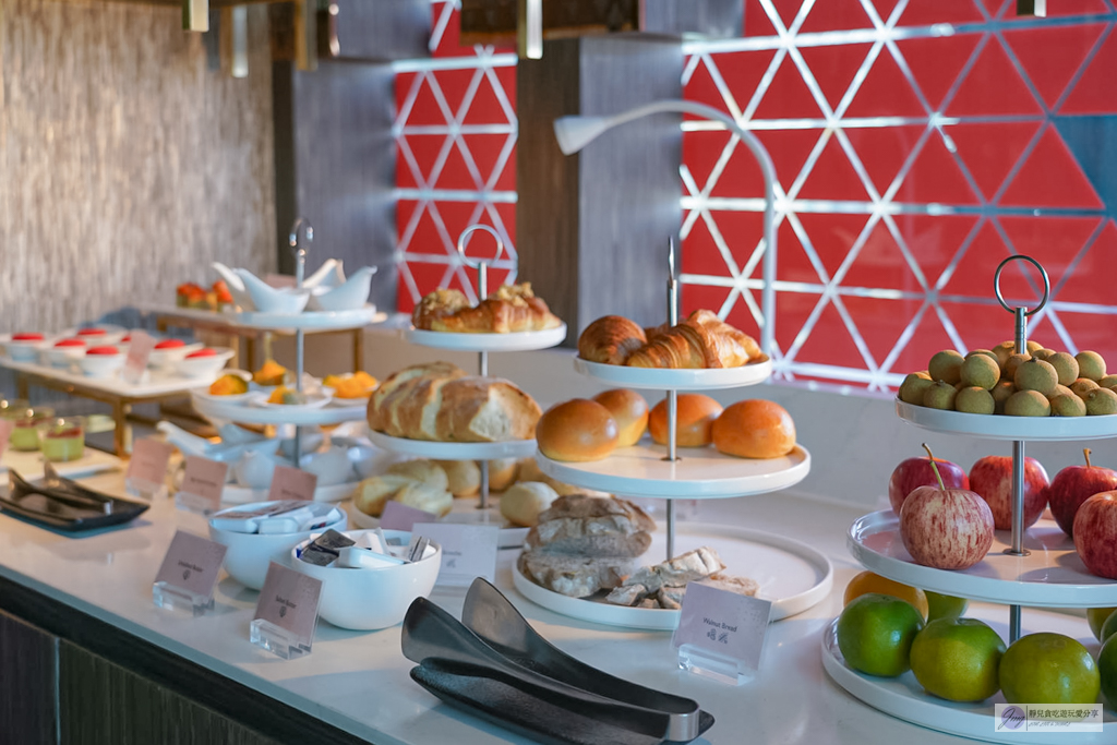 曼谷住宿-曼谷察殿大酒店 Chatrium Grand Bangkok – 輕奢雙床房超大空間！免費接駁車直達Siam商圈 @靜兒貪吃遊玩愛分享