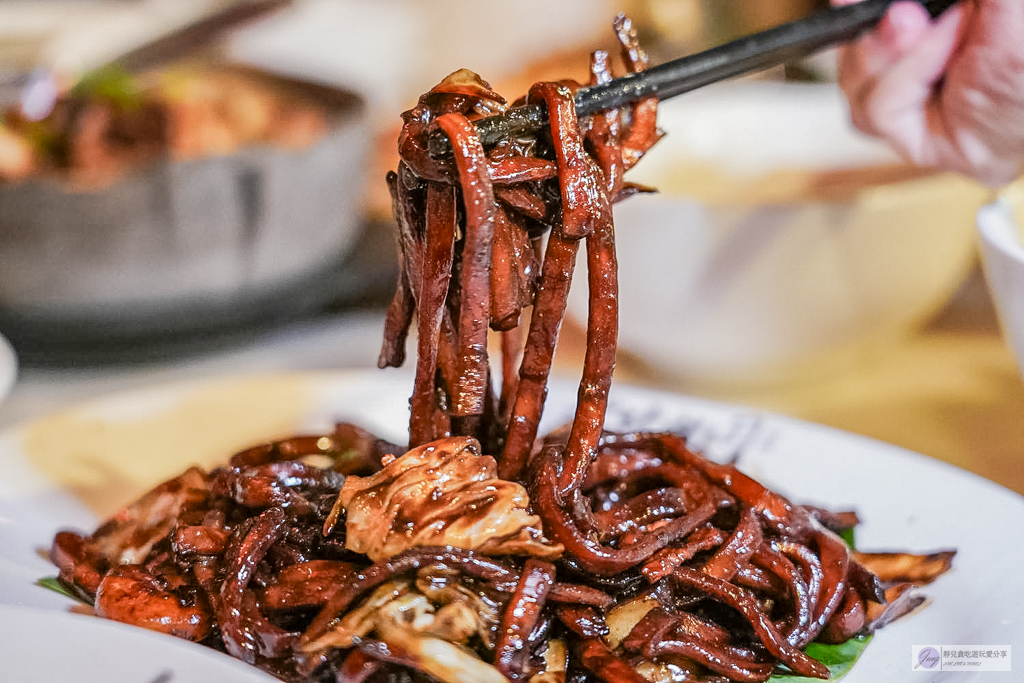 【馬來西亞美食】十號胡同｜一站式解鎖大馬百年老字號，吹冷氣爽吃炭炒福建麵與肉骨茶 @靜兒貪吃遊玩愛分享